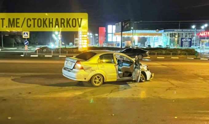 ДТП Харьков: возле ТРЦ Караван столкнулись легковушки